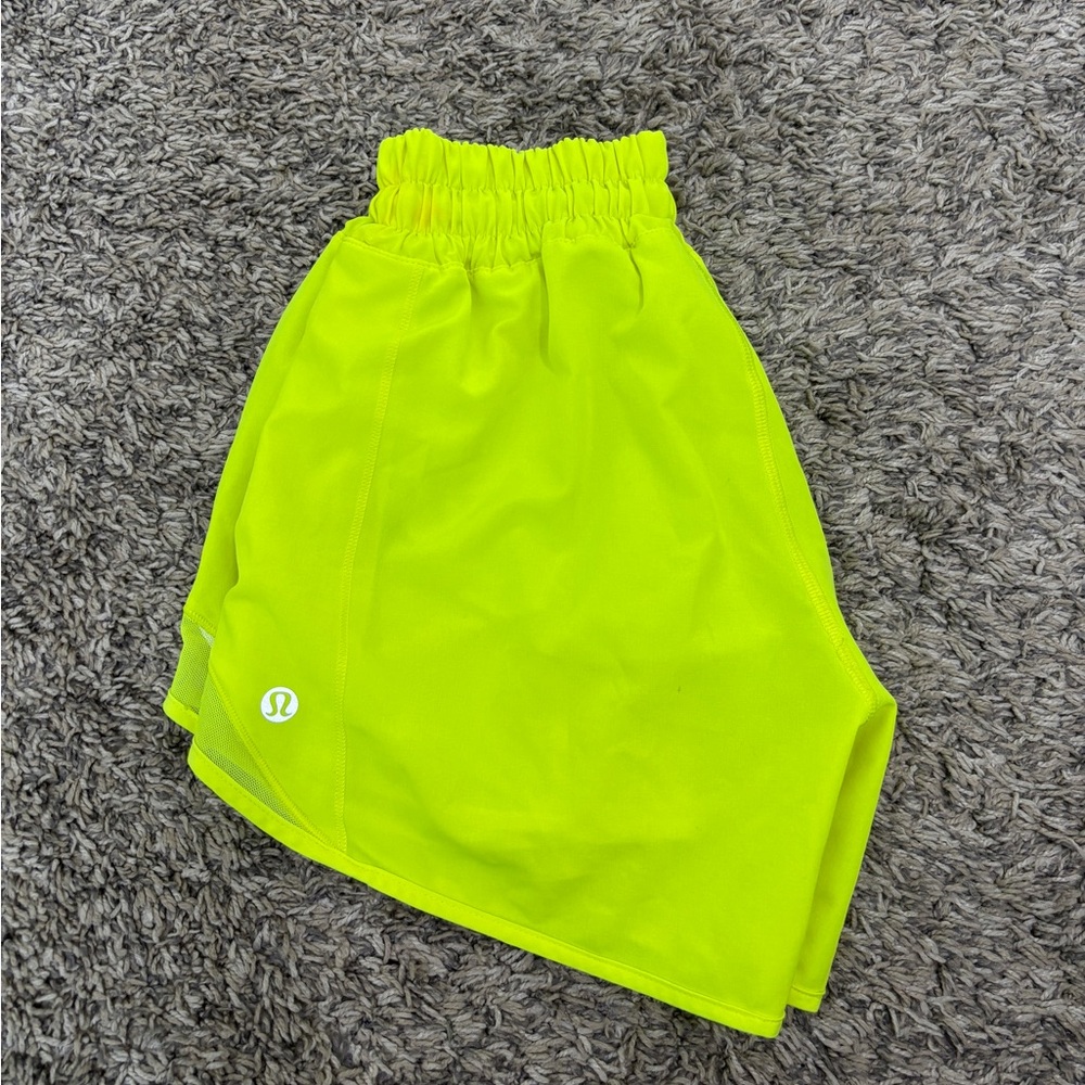 Lululemon highlight yellow hotty hots-size 4- 4’